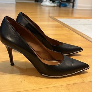 AUTH Givenchy Black Leather Pumps 8